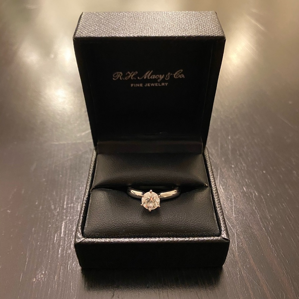 GIA Certified 1 karat diamond solitaire